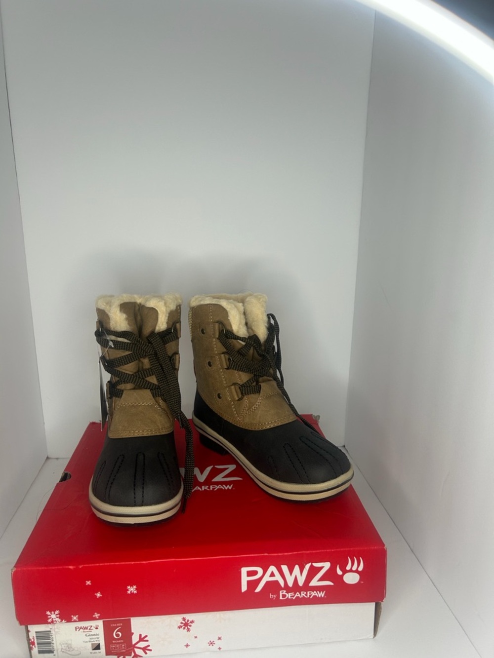 Bearpaw PAWZ Ginnie Duck Boots Women’s Size 6 Tan Black Faux Fur Winter New - Picture 3 of 9